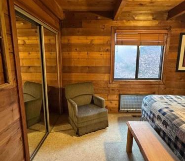 Walnut Mountain Apartment | Luxury Cabin HotTub, Hiking, Fire Pit, Game Room