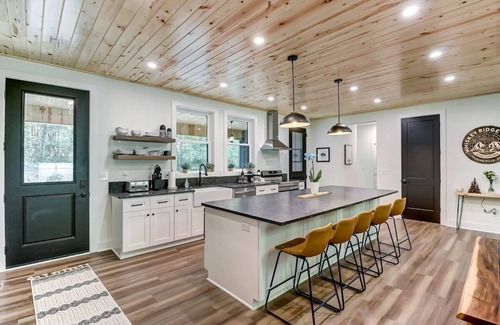 Logan Cabin | Luxury Cabin in Hocking Hills that sleeps 16!
