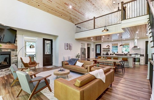 Logan Cabin | Luxury Cabin in Hocking Hills that sleeps 16!