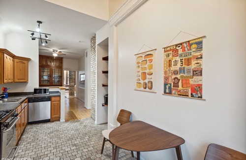 Lake View East Apartment | Luxury Cabin in Lakeview