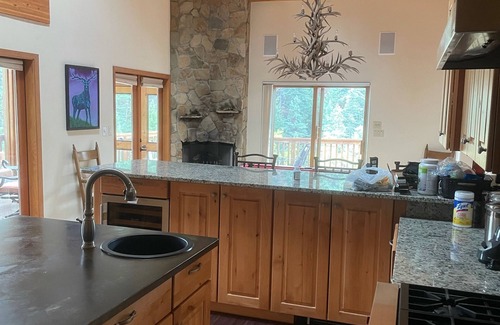 Los Ojos House | Luxury Cabin on Brazos River with breathtaking views of Brazos Cliffs.