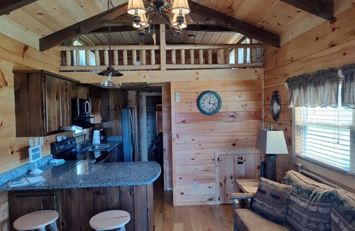 Andrews Cabin | Luxury Cabin on the River Surrounded by Stunning Mountain Views!