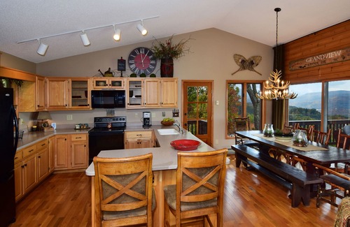 Banner Elk Cabin | ☆Luxury Cabin☆Panoramic Views ☆3 Kings☆3 Baths☆Fireplace☆3K/1Q/2BB☆Ski Close☆