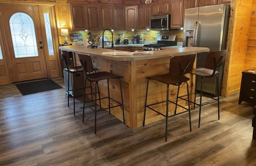 Logan Cabin | Luxury Cabin Rentals Hocking Hills with Hot Tub and Pet Friendly Old Man's Cave