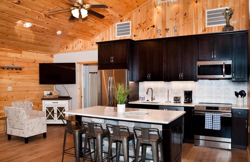 Flintstone Ski Chalet | Luxury cabin with mountain views