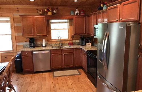 Boone Cabin | Luxury Cabin with Mountain Views, Fire pit, Hot tub and more !