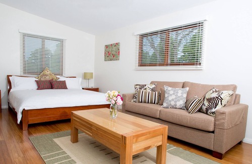 Bellingen Cabin | Luxury cabins on 7.5 acres of beautiful gardens, forest and waterways.