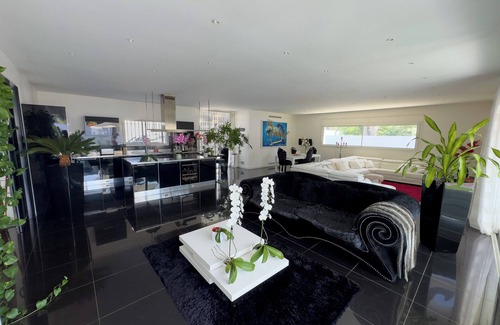 Antibes Villa | Luxury Californian villa in Antibes, red swimming pool and private cinema