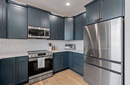 Belfair House | Luxury canal beachfront home w/kayaks, private beach w/shellfish, hot tub, AC