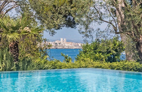 Cap-d'Antibes Villa | Luxury Cap d'Antibes villa with sea view, steps to the beachn