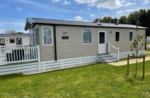 Hewas Water House | Luxury Caravan Cornwall sleeps 4 countryside view