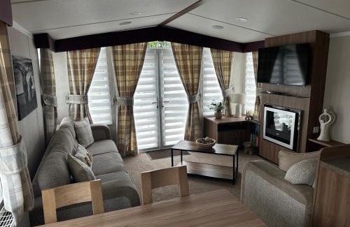 Prestonpans House | Luxury Caravan Escape by the Seaside Port Seton