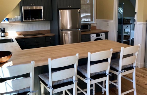 Boothbay Harbor Apartment | Luxury Carriage House Loft in Beautiful Spruce Point, Boothbay Harbor, Pets
