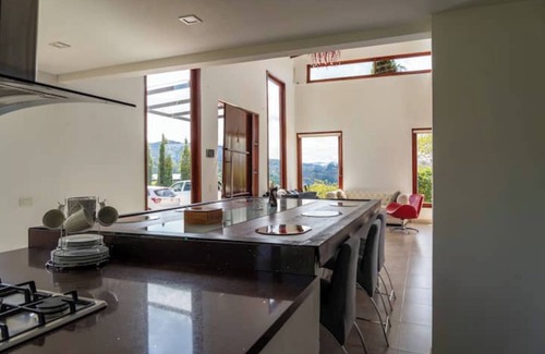 Guatape Cottage | Luxury "Casa Hollywood" in Guatape!