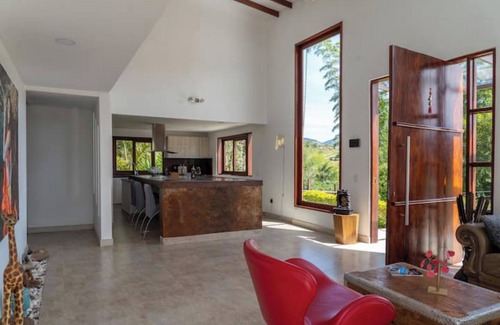 Guatape Cottage | Luxury "Casa Hollywood" in Guatape!