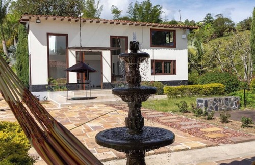 Guatape Cottage | Luxury "Casa Hollywood" in Guatape!