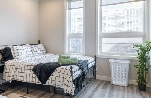 Logan Square Apartment | Luxury Center City Apartment Near Jefferson Hospital, Temple, and CCP