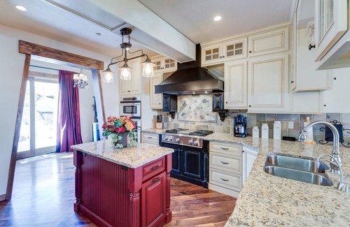 Bear Crossing House | Luxury Chalet 1240 /Hot Tub /Great Views /Best Price - $500 FREE Activities Daily