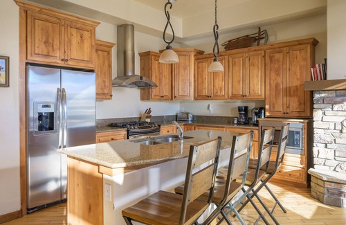 Bear Crossing House | Luxury Chalet 1415 I Private Hot Tub I Great Views I Best Price I Discounted Attractions