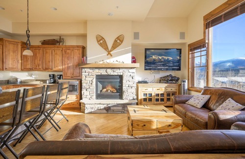 Bear Crossing House | Luxury Chalet 1415 I Private Hot Tub I Great Views I Best Price I Discounted Attractions