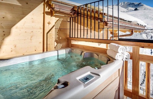 Le Chinaillon Ski Chalet | Luxury chalet with Jacuzzi, sunny terrace