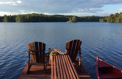 Val-des-Monts Cabin | Luxury Chalet on Lakefront, Sleeps 8, Rhéaume Lake, 35 minutes to Ottawa