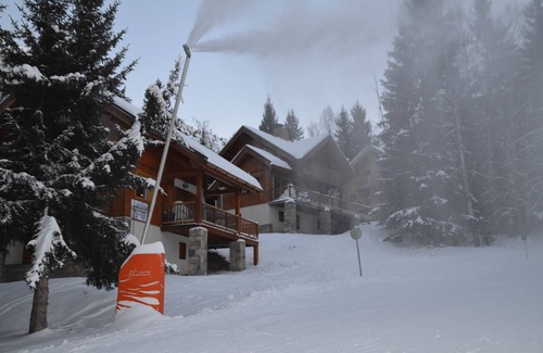 Oz Ski Chalet | Luxury chalet SKI-IN/SKI-OUT. Free wifi, sauna and beautiful view !