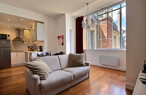 8th Arrondissement Apartment | Luxury Champs Elysee Studio Loft