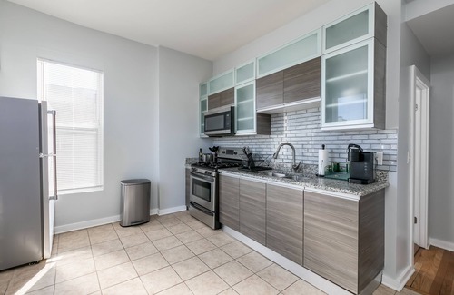 Greater Grand Crossing Apartment | Luxury Chic Condo Near Hot Attractions w/FastWi-Fi