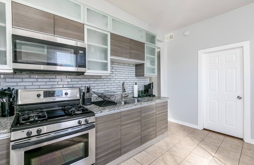 Greater Grand Crossing Apartment | Luxury Chic Condo Near Hot Attractions w/FastWi-Fi