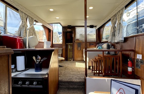 Sanford Boat Rental | Luxury Chris Craft Yacht On the Beautiful St. John's River in Sanford