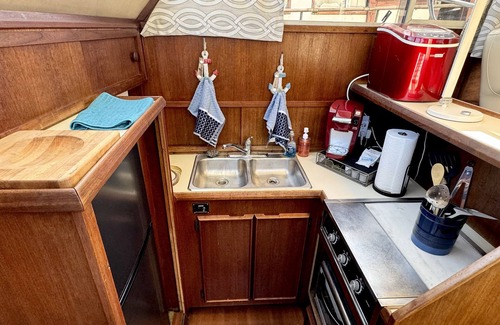 Sanford Boat Rental | Luxury Chris Craft Yacht On the Beautiful St. John's River in Sanford