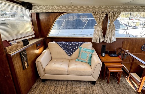 Sanford Boat Rental | Luxury Chris Craft Yacht On the Beautiful St. John's River in Sanford