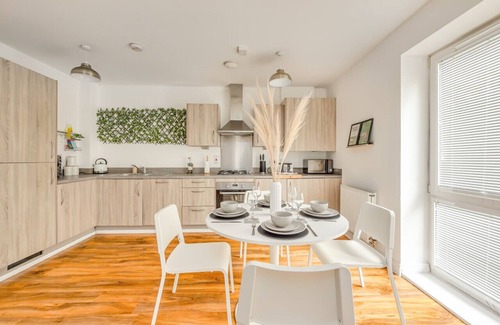 Milton Keynes Apartment | Luxury City Centre Apartment w/Balcony & Parking