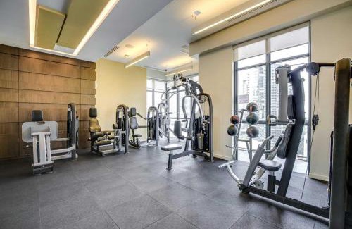 Toronto Entertainment District House | Luxury CN Tower View King Bed Balcony FREE PARK