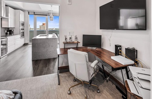 Second Ward Apartment | Luxury & Comfort ~ 5⭐️ Location, Pool, Gym
