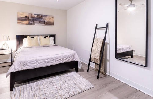 Monroe Ward Apartment | ★Luxury & Comfort steps from VCU & Convention Center!