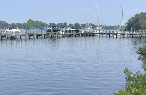 Glen Burnie House | Luxury, comfortable room in nice neighborhood with lake and deck access