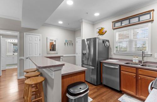 Southport Apartment | Luxury Condo 3bdr 2bth 4 bed with Beach Pool Golf Boat Ramp Pickle Ball