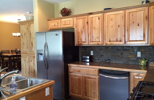 Kellogg Condo | Luxury Condo close to Ski Gondola