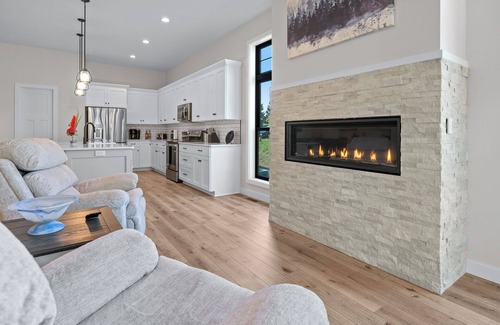 Egg Harbor Condo | Luxury Condo-Dog Friendly near Egg Harbor & Indoor Pool, Gym, Hot tub