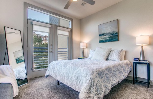 Downtown San Antonio Apartment | Luxury Condo facing RiverWalk Free Parking Pet Friendly Centrally Located