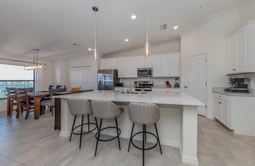 Palmer Ranch Condo | Luxury Condo Hole #1 on Golf Course, 2Bed/2bath - 6 Seater Golf Cart included