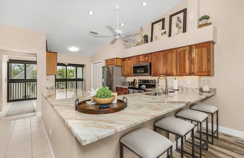 Iona Condo | Luxury Condo in Gated Golf Community close to Beaches