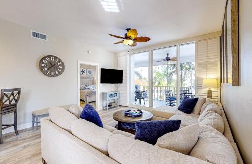 Vanderbilt Beach Apartment | Luxury Condo in Regatta
