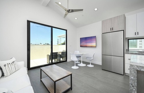 Corona del Mar Apartment | Luxury Condo in Corona Del Mar Walkable to Ocean