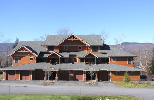 Lincoln Condo | Luxury Condo Loon Mtn Steps Away to Ski Lifts Backs up to Pemi River in Lincoln