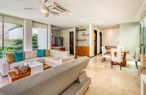 Zazil-ha Apartment | Luxury condo with balcony, AC, strong WiFi & rooftop pool - near the beach