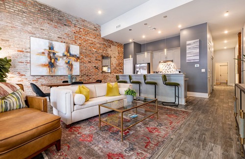 Central Business District Condo | Luxury Condo Walk Anywhere & Everywhere! The Bordeaux