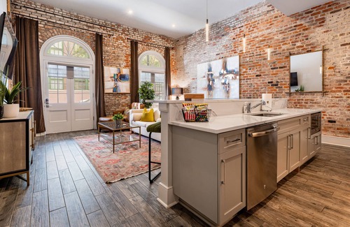 Central Business District Condo | Luxury Condo Walk Anywhere & Everywhere! The Bordeaux